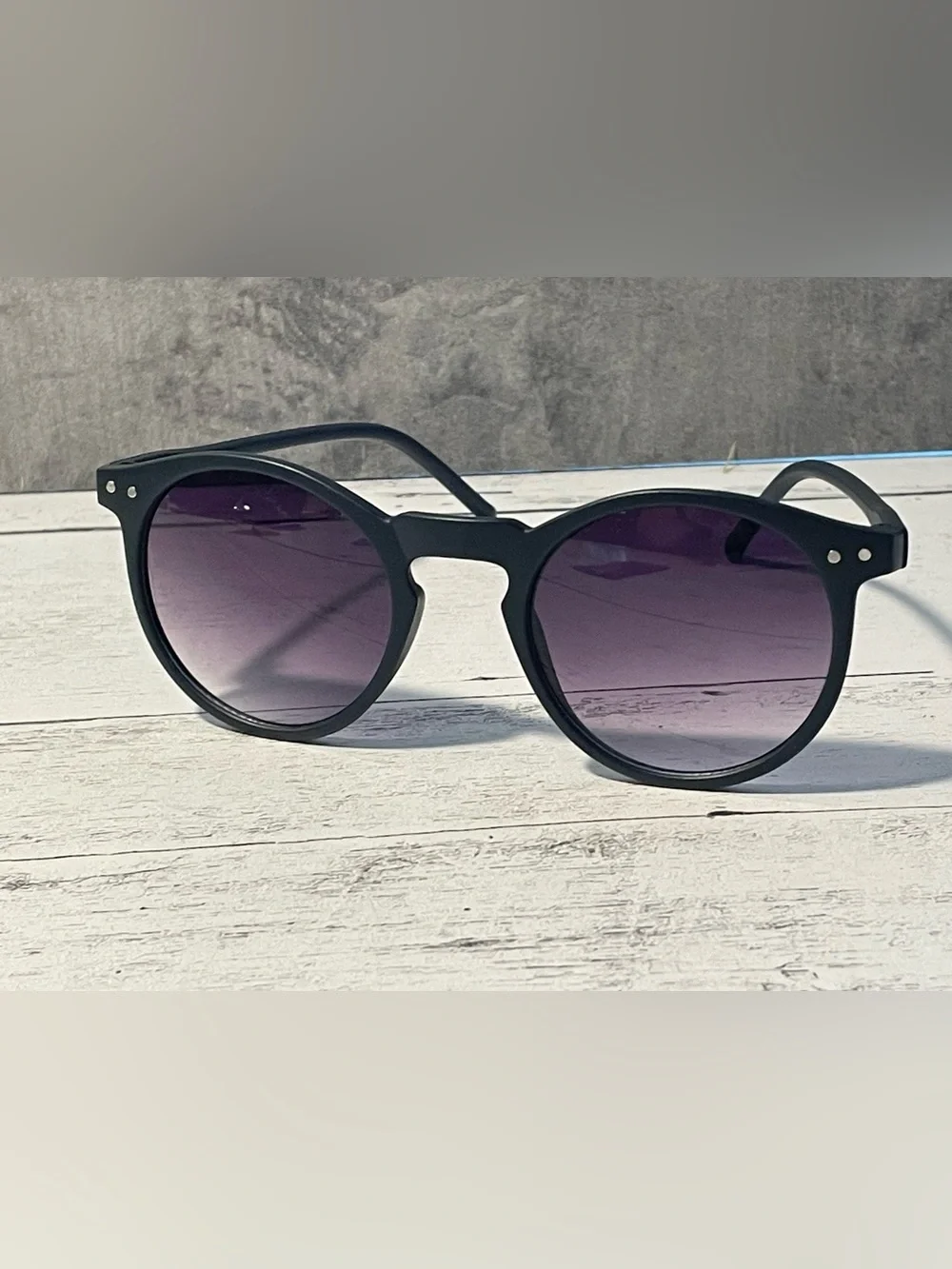 Lightweight Black Sunglasses with Gradient Lenses